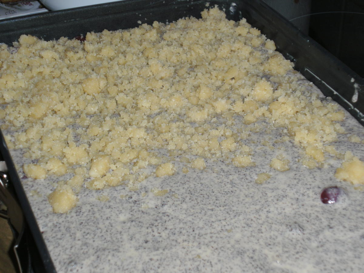 Kirschkuchen mit Mohnguss und Marzipanstreusel - schnell &amp; einfach ...