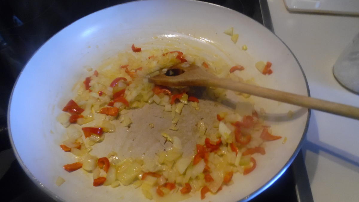 Tortellinis mit Pilzfüllung auf Tomaten-Mango-Sugo - Rezept - Bild Nr. 453