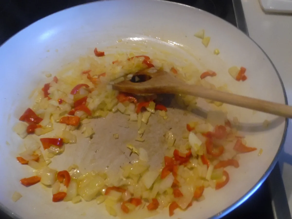 Rezept: Tortellinis mit Pilzfüllung auf Tomaten-Mango-Sugo Bild Nr. 453 Tortellinis mit Pilzfüllung auf Tomaten-Mango-Sugo - Rezept - Bild Nr. 453