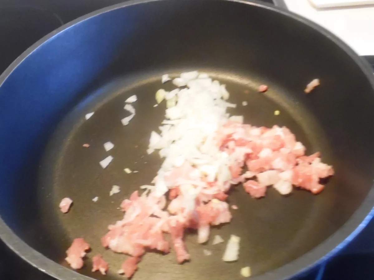 Rezept: Tortellinis mit Pilzfüllung auf Tomaten-Mango-Sugo Bild Nr. 461 Tortellinis mit Pilzfüllung auf Tomaten-Mango-Sugo - Rezept - Bild Nr. 461