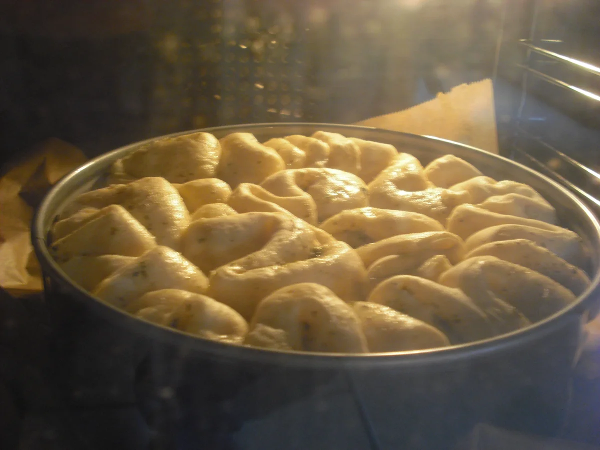 Rezept: Zupfbrot mit Kräuterbutter Bild Nr. 485 Zupfbrot mit Kräuterbutter - Rezept - Bild Nr. 485