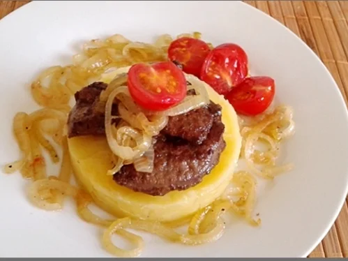 Gebratene Rinderleber auf   Kartoffel-Türmchen - Rezept - Bild Nr. 522