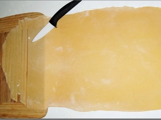 Rosmarin Hähnchenschenkel  auf  bunten  Bandnudeln - Rezept - Bild Nr. 549