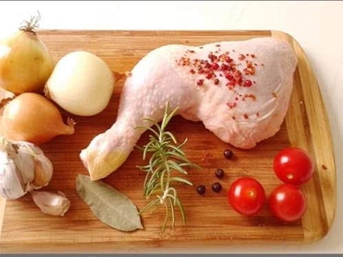 Rosmarin Hähnchenschenkel  auf  bunten  Bandnudeln - Rezept - Bild Nr. 1693