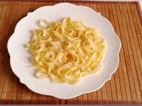 Rosmarin Hähnchenschenkel  auf  bunten  Bandnudeln - Rezept - Bild Nr. 1691