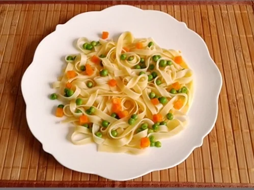 Rosmarin Hähnchenschenkel  auf  bunten  Bandnudeln - Rezept - Bild Nr. 1693