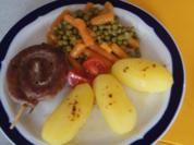 Fränkische Bratwurstschnecke mit Erbsen und Möhren und Kartoffeln - Rezept - Bild Nr. 539