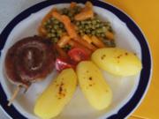 Fränkische Bratwurstschnecke mit Erbsen und Möhren und Kartoffeln - Rezept - Bild Nr. 539