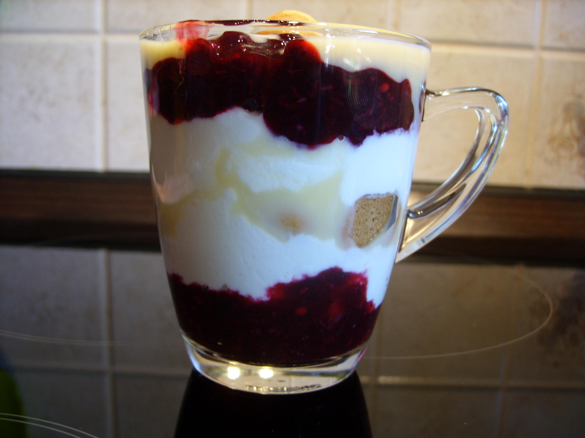 Bilder für Dessert: Johannisbeer-Joghurt-Traum - Rezept