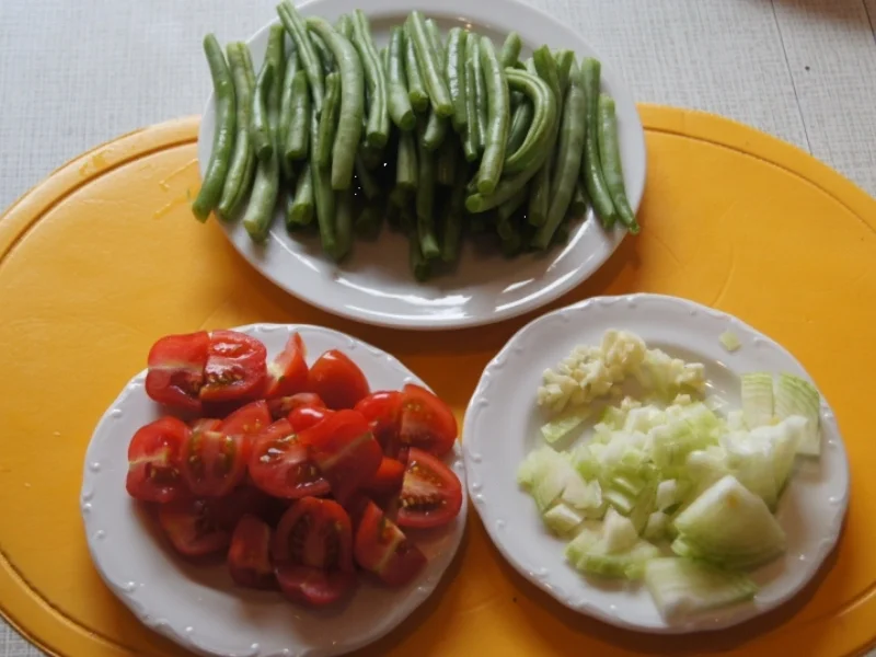 Hähnchenbrustfilet mit Curry-Tomaten-Bohnen Gemüse und angebratenen Rosmarin-Drillingen - Rezept - Bild Nr. 552