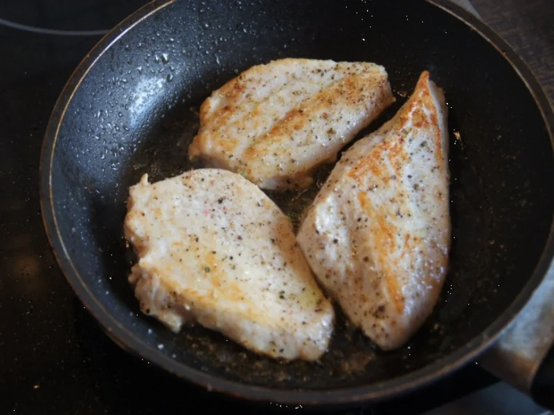 Hähnchenbrustfilet mit Curry-Tomaten-Bohnen Gemüse und angebratenen Rosmarin-Drillingen - Rezept - Bild Nr. 553