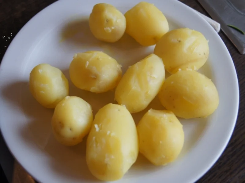 Hähnchenbrustfilet mit Curry-Tomaten-Bohnen Gemüse und angebratenen Rosmarin-Drillingen - Rezept - Bild Nr. 556