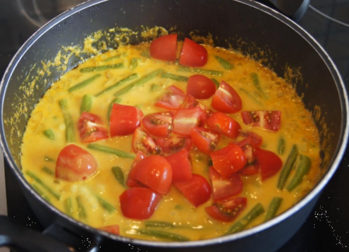 Hähnchenbrustfilet mit Curry-Tomaten-Bohnen Gemüse und angebratenen Rosmarin-Drillingen - Rezept - Bild Nr. 562