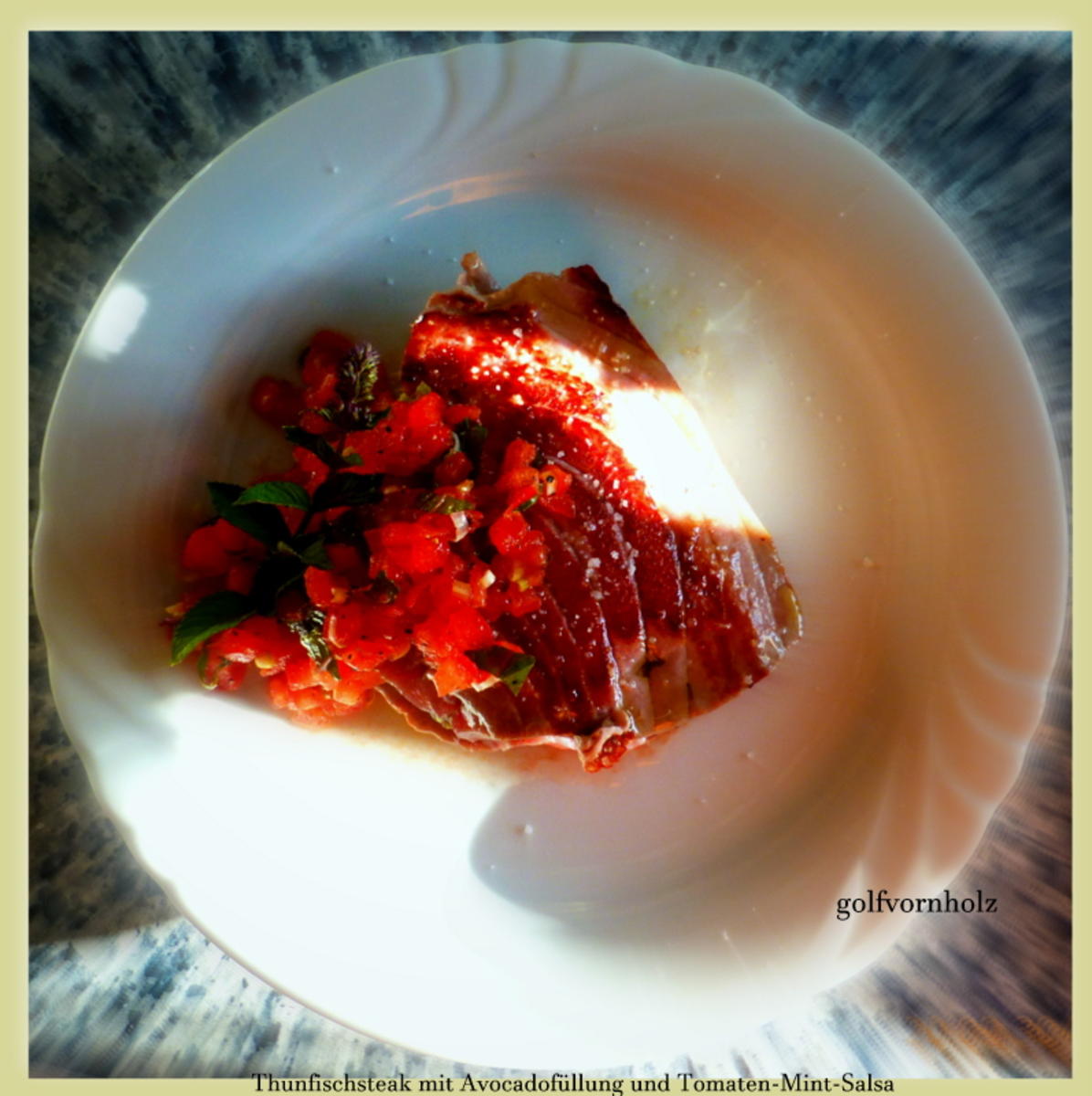 Thunfischsteak mit Avocadofüllung und Tomaten-Mint-Salsa - Rezept - Bild Nr. 551