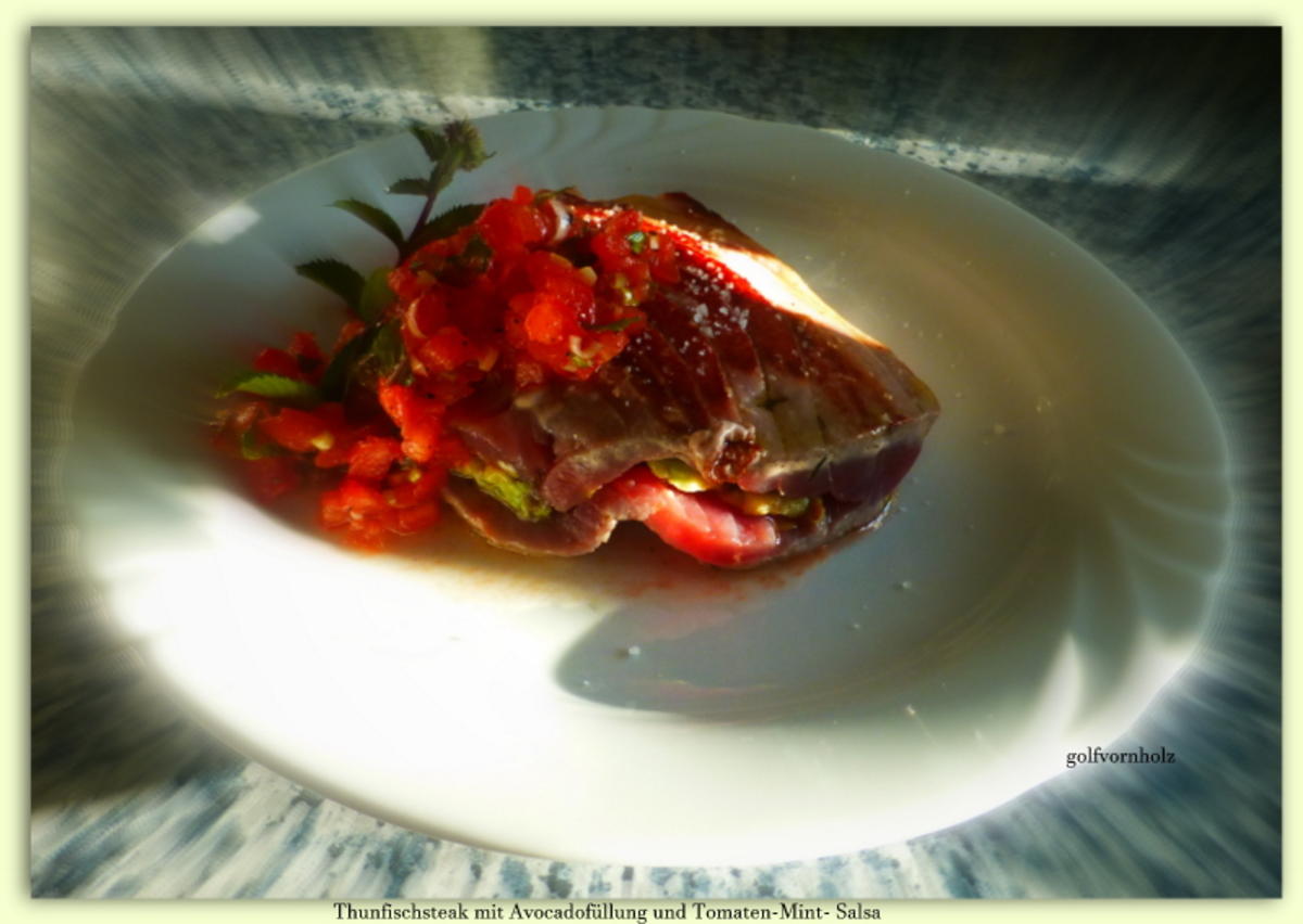 Thunfischsteak mit Avocadofüllung und Tomaten-Mint-Salsa - Rezept - Bild Nr. 552