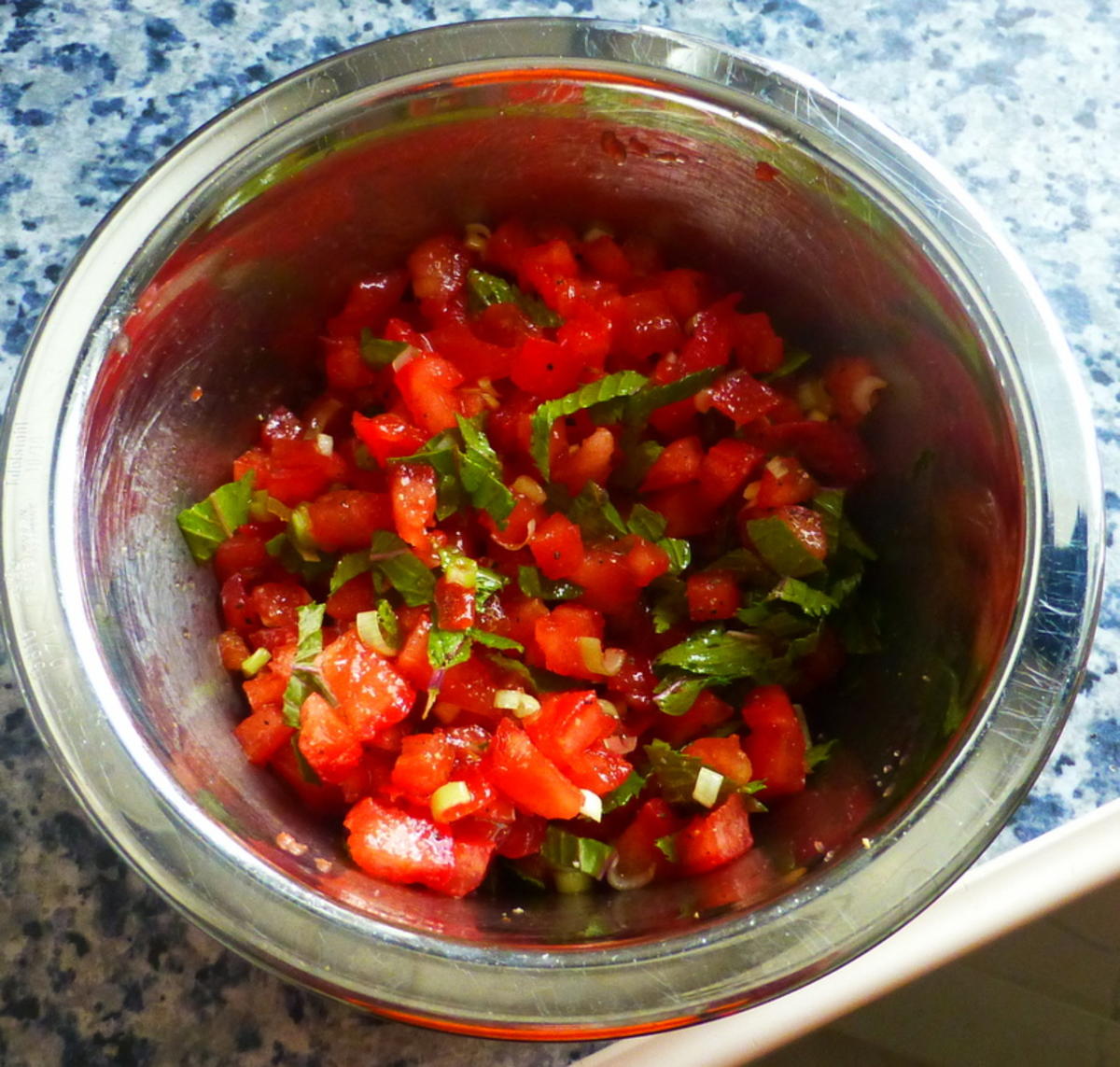 Thunfischsteak mit Avocadofüllung und Tomaten-Mint-Salsa - Rezept - Bild Nr. 554
