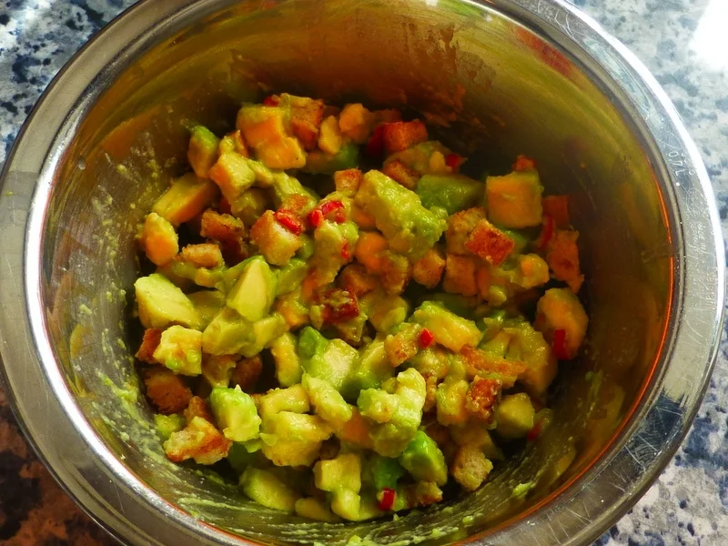 Thunfischsteak mit Avocadofüllung und Tomaten-Mint-Salsa - Rezept - Bild Nr. 555