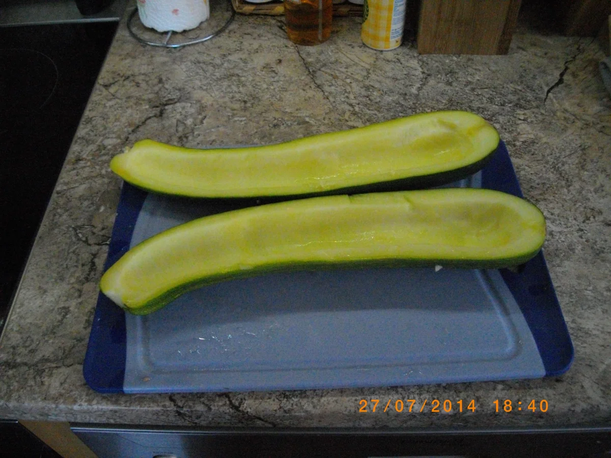 Zuchini mit Hackfleisch gefüllt - Rezept - Bild Nr. 554