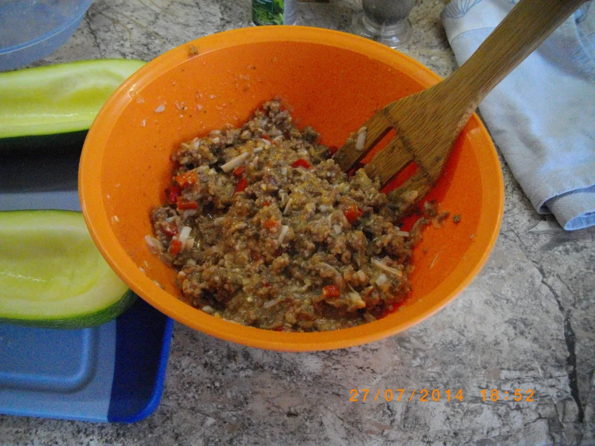 Zuchini mit Hackfleisch gefüllt - Rezept - Bild Nr. 555
