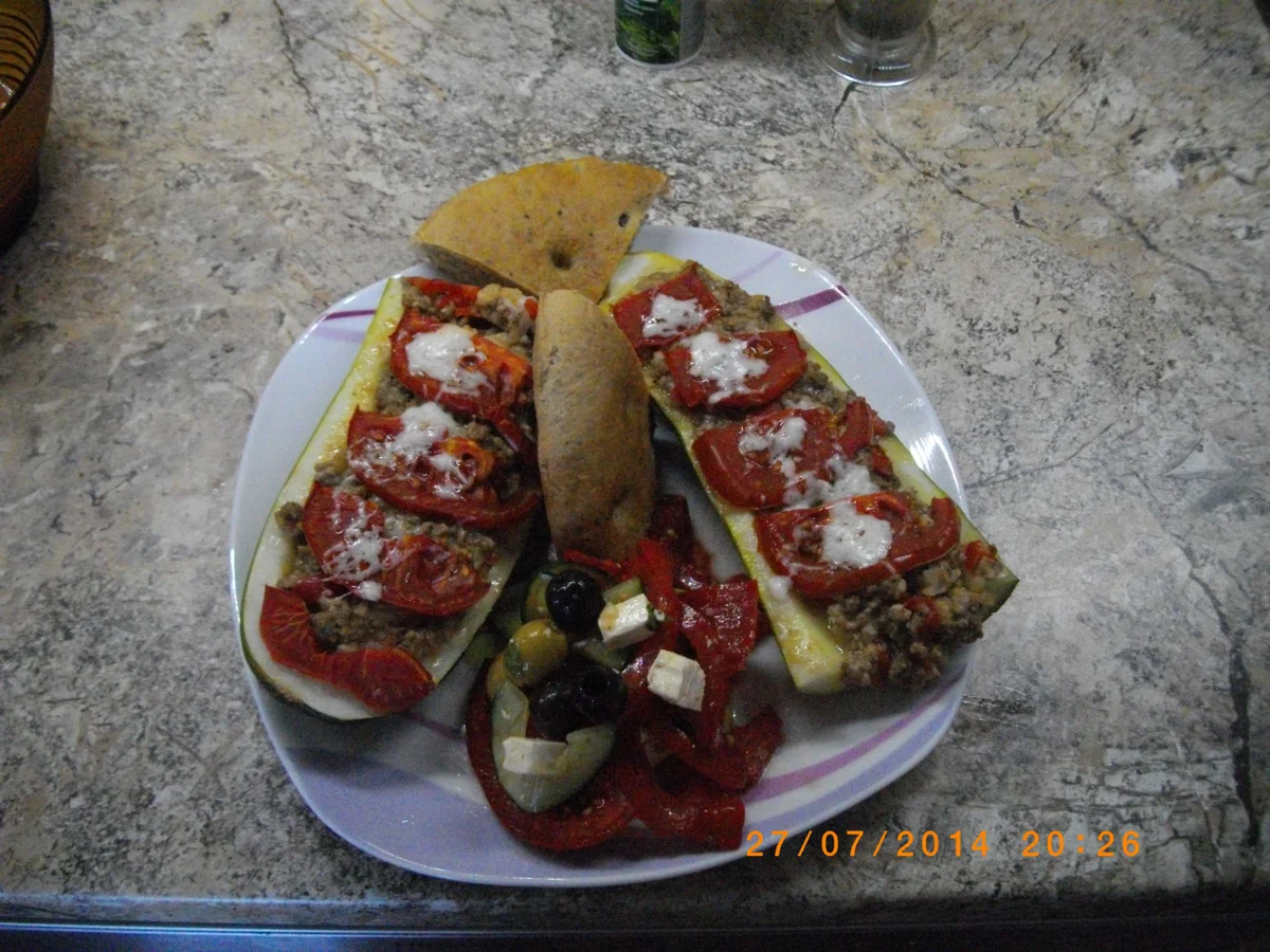Zuchini mit Hackfleisch gefüllt - Rezept - Bild Nr. 556