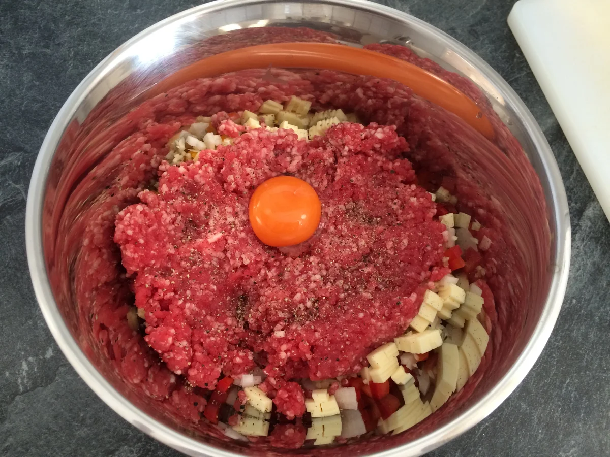 Rezept: Papas bunte Gehacktesbrötchen aus dem Ofen Bild Nr. 556 Papas bunte Gehacktesbrötchen aus dem Ofen - Rezept - Bild Nr. 556