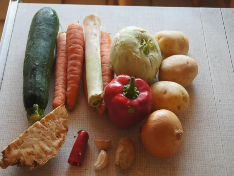 Gemüsesuppe quer durch den Garten - Rezept - Bild Nr. 555