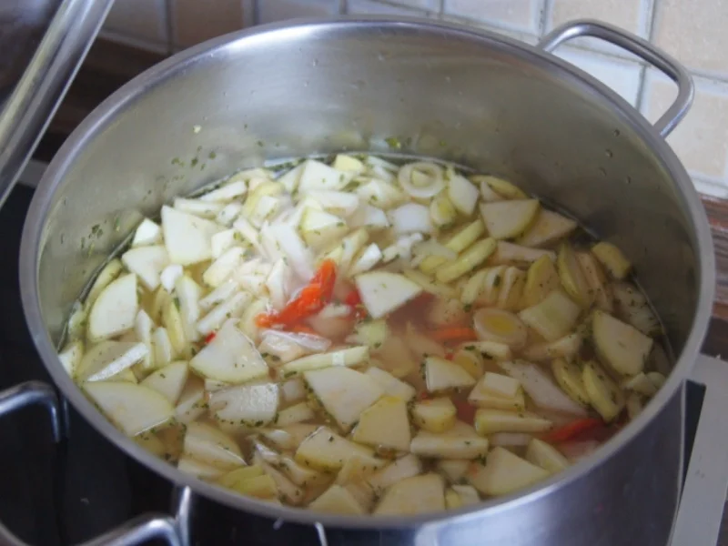 Gemüsesuppe quer durch den Garten - Rezept - Bild Nr. 558