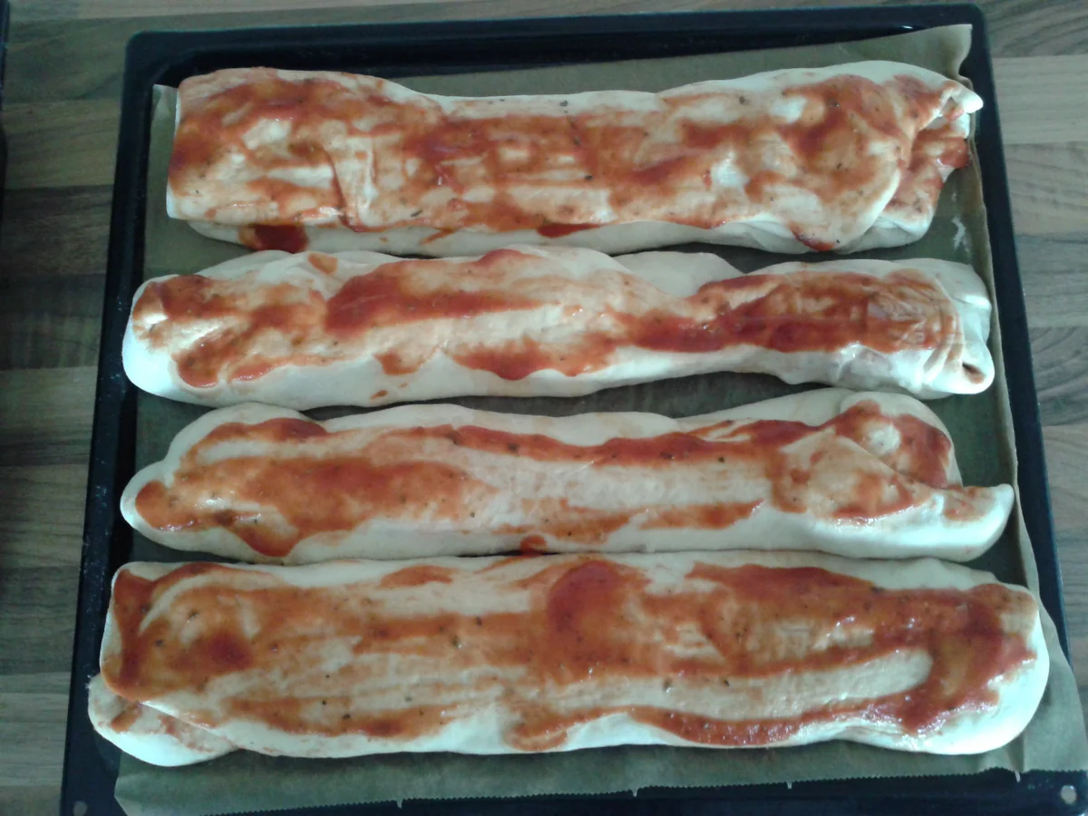 gefüllte Pizzabrötchen (Schnecken) schnell und lecker ;-) - Rezept - Bild Nr. 567