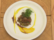 Quinoasalat mit wildem Brokkoli, Kalamansi, confierter Entenkeule (Kolja Kleeberg) - Rezept - Bild Nr. 596