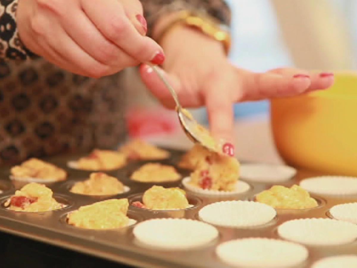 Herzhafte Sommerparty-Snacks: Mini-Cupcakes 'Provencal' und Bruschetta mit Parmesan - Rezept - Bild Nr. 874