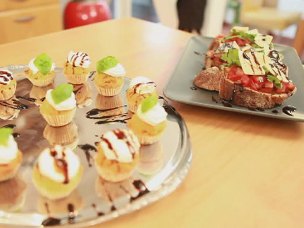 Herzhafte Sommerparty-Snacks: Mini-Cupcakes 'Provencal' und Bruschetta mit Parmesan - Rezept - Bild Nr. 875
