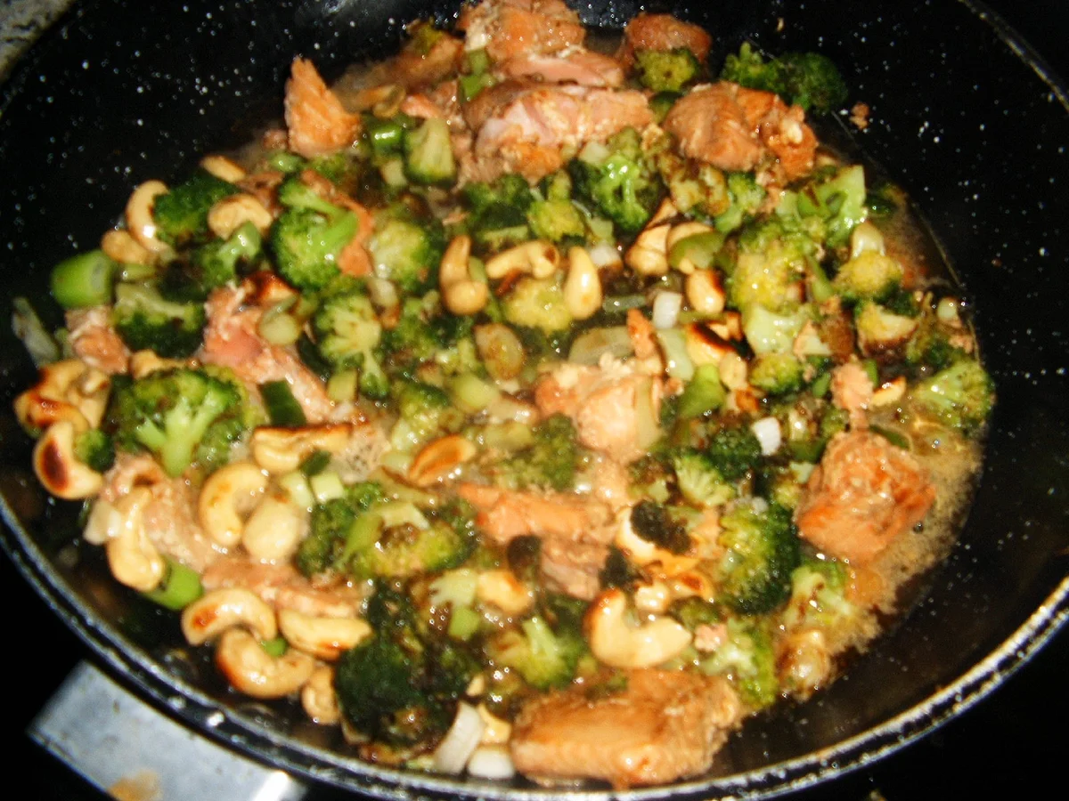 Rezept: Lachs-Brokkoli-Pfanne Bild Nr. 586 Lachs-Brokkoli-Pfanne - Rezept - Bild Nr. 586