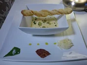 Parmesancremesüppchen mit Bärlauch-Gnocchi-Bonbons und Parmaschinken-Chips - Rezept - Bild Nr. 586