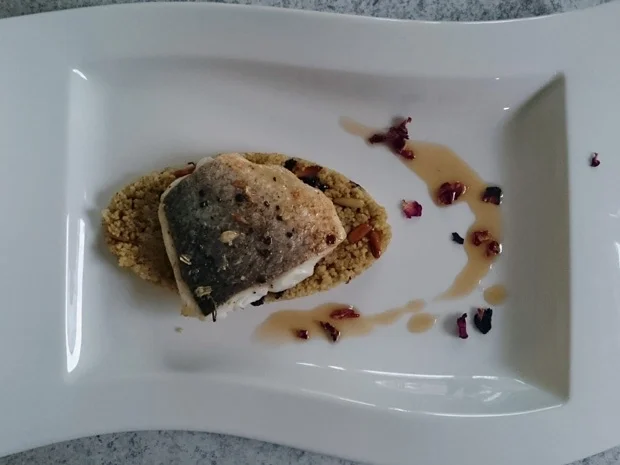 Dorade royal, Jasminblüten, Couscous, Rosenessigglace - Rezept - Bild Nr. 586