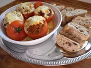 Tomatenschälchen mit feuriger Füllung unter der Haube - Rezept - Bild Nr. 610