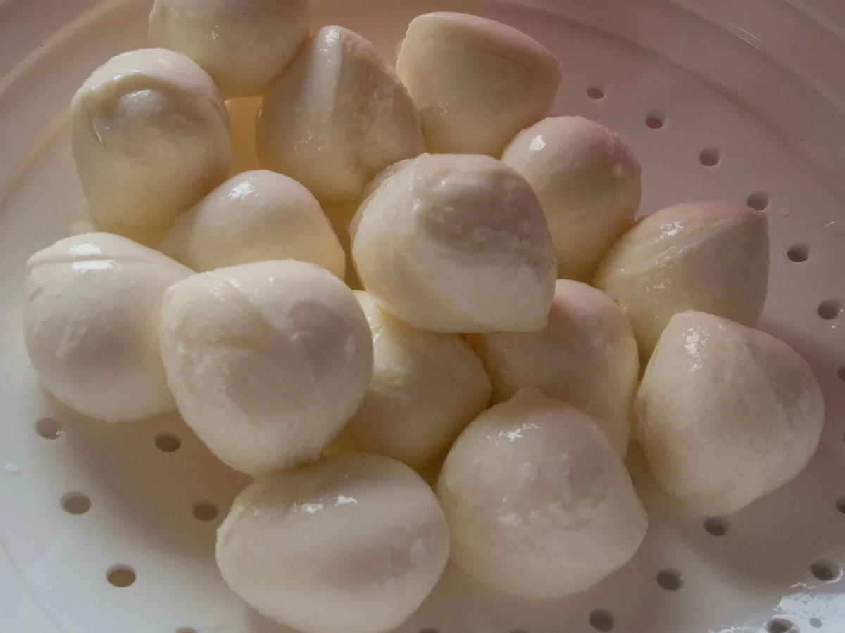 Zucchinischiffe mit Ragoutfüllung von der Pute im Tomatensoße - Rezept - Bild Nr. 639