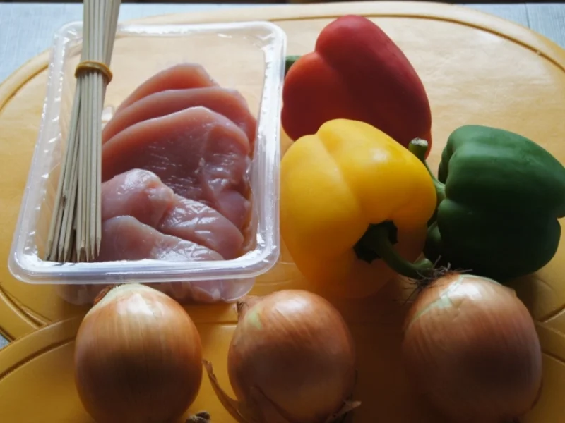 Putenbrustfilet-Paprika-Zwiebel Spieße mit Salatbeilage - Rezept - Bild Nr. 613