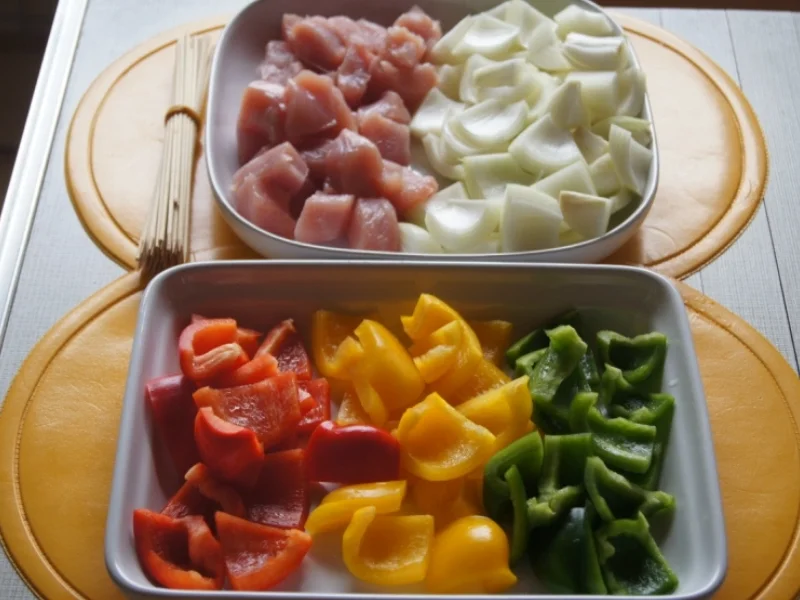 Putenbrustfilet-Paprika-Zwiebel Spieße mit Salatbeilage - Rezept - Bild Nr. 614