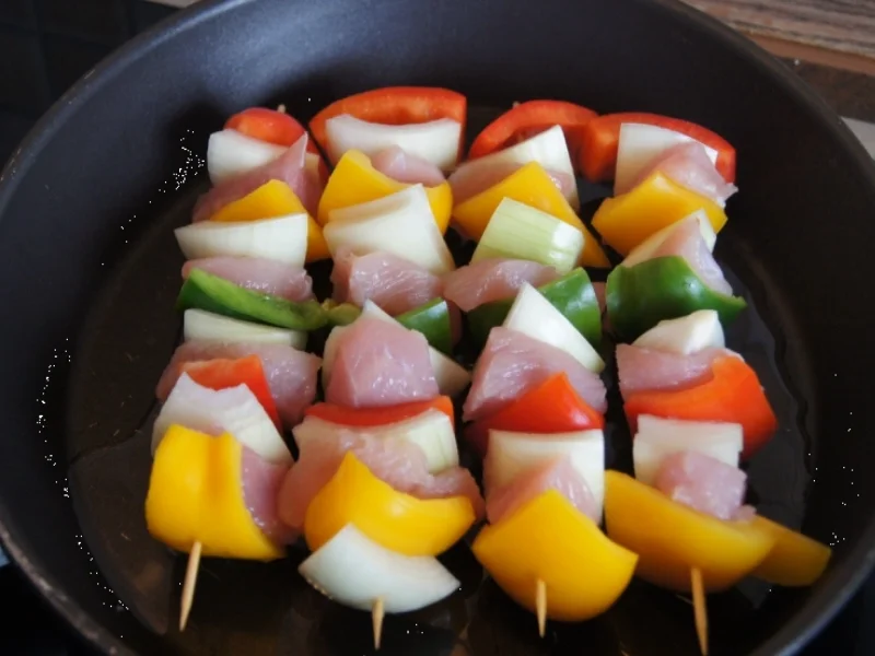 Putenbrustfilet-Paprika-Zwiebel Spieße mit Salatbeilage - Rezept - Bild Nr. 617