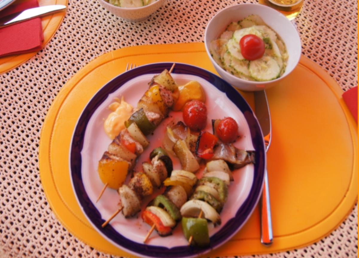 Putenbrustfilet-Paprika-Zwiebel Spieße mit Salatbeilage - Rezept - Bild Nr. 626