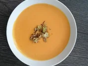 Süßkartoffel-Suppe mit Kokosmilch, getoppt mit einer Limetten-Koriander-Gremolata - Rezept - Bild Nr. 618