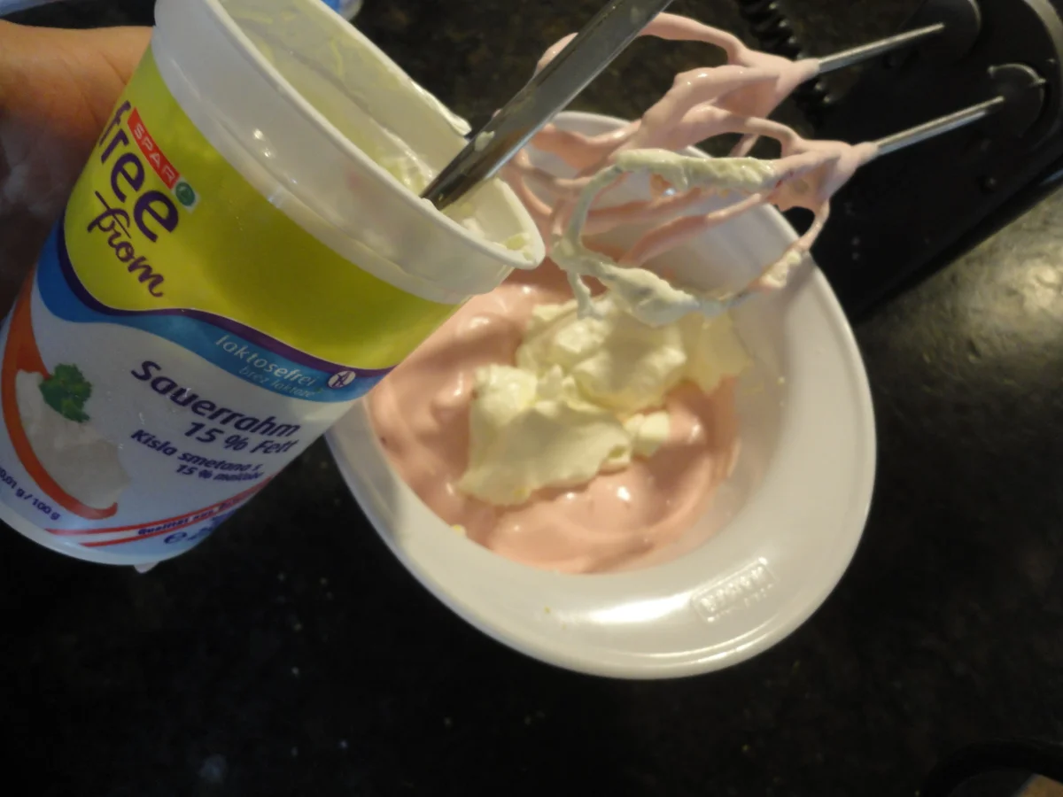 Rezept: blitzschnelles Sauerrahm Eis mit Ribiseltouch Bild Nr. 705 blitzschnelles Sauerrahm Eis mit Ribiseltouch - Rezept - Bild Nr. 705