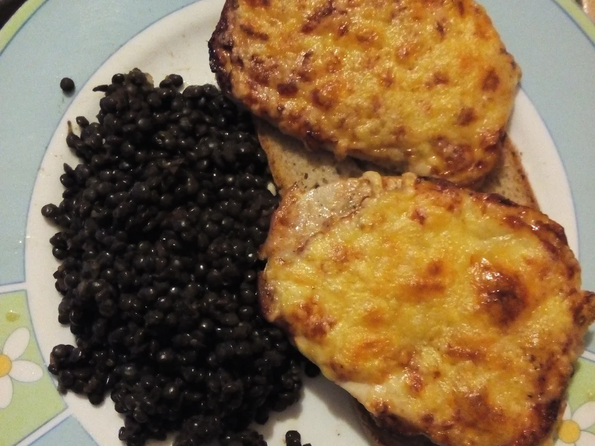 überbackenes Minuten Steak auf Brot an Belugalinsen - Rezept - Bild Nr. 738