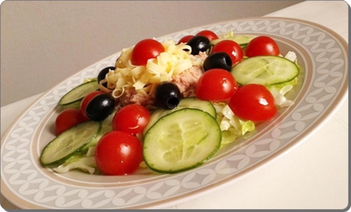Eisbergsalat mit Thunfisch, Tomaten,  Gurken  und …. - Rezept - Bild Nr. 738