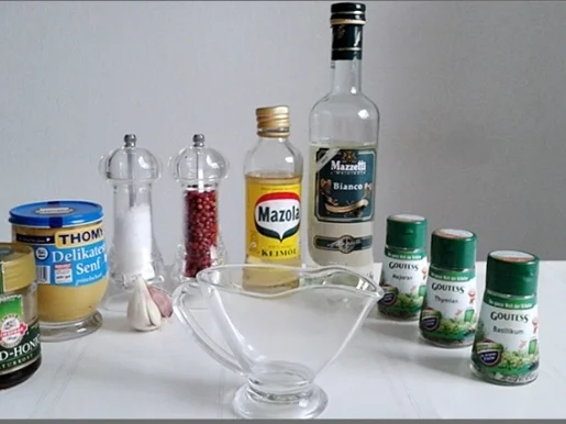 Eisbergsalat mit Thunfisch, Tomaten,  Gurken  und …. - Rezept - Bild Nr. 741