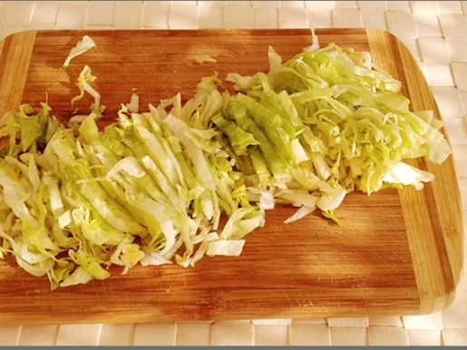 Eisbergsalat mit Thunfisch, Tomaten,  Gurken  und …. - Rezept - Bild Nr. 743