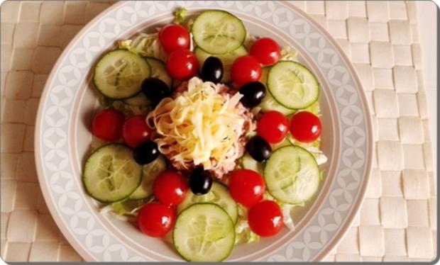 Eisbergsalat Mit Tomaten Und Gurke — Rezepte Suchen