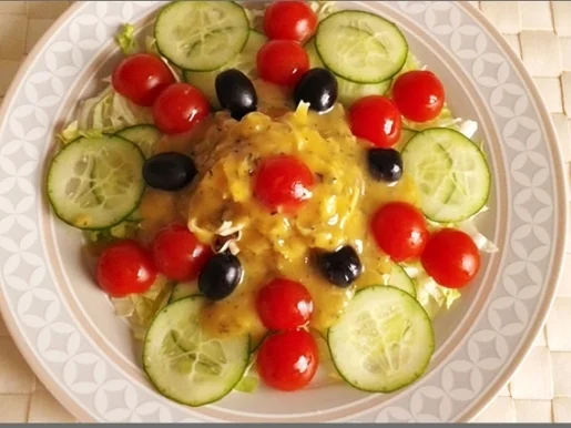 Eisbergsalat mit Thunfisch, Tomaten,  Gurken  und …. - Rezept - Bild Nr. 750