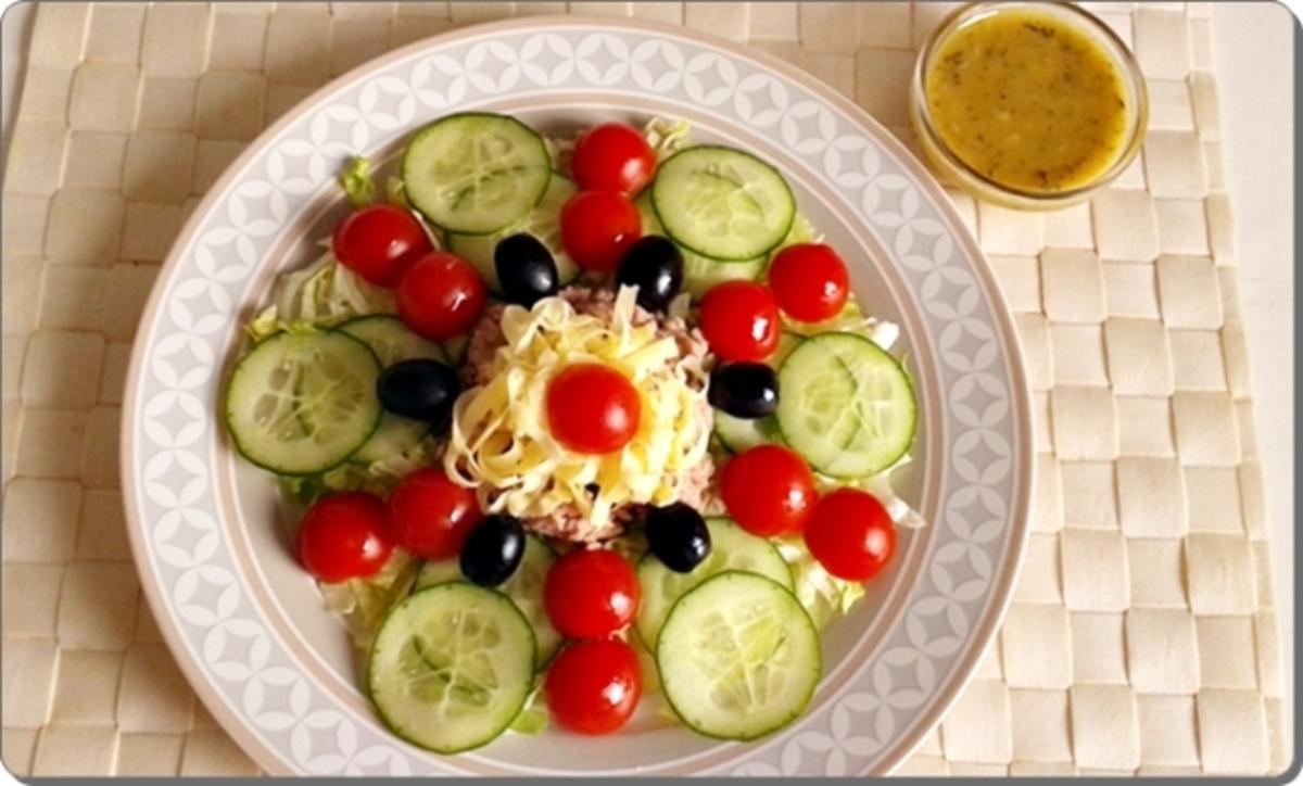 Eisbergsalat mit Thunfisch, Tomaten,  Gurken  und …. - Rezept - Bild Nr. 751