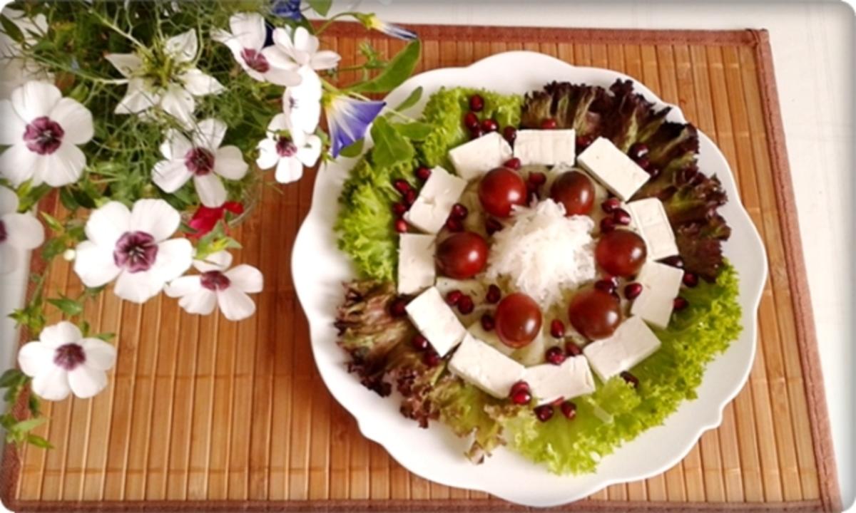 Sommerlicher Lollo rosso Salat mit Meerrettich, Schafskäse, Tomaten  und …. - Rezept - Bild Nr. 738